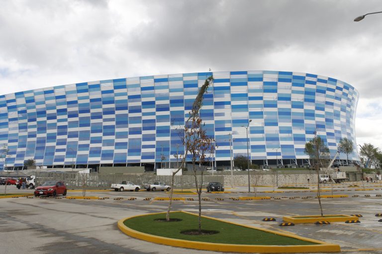 El Club Puebla quitaría control del estacionamiento a la 28 de Octubre