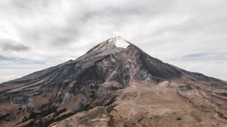 Rescatan a alpinista en el Citlaltépetl; falleció en el descenso