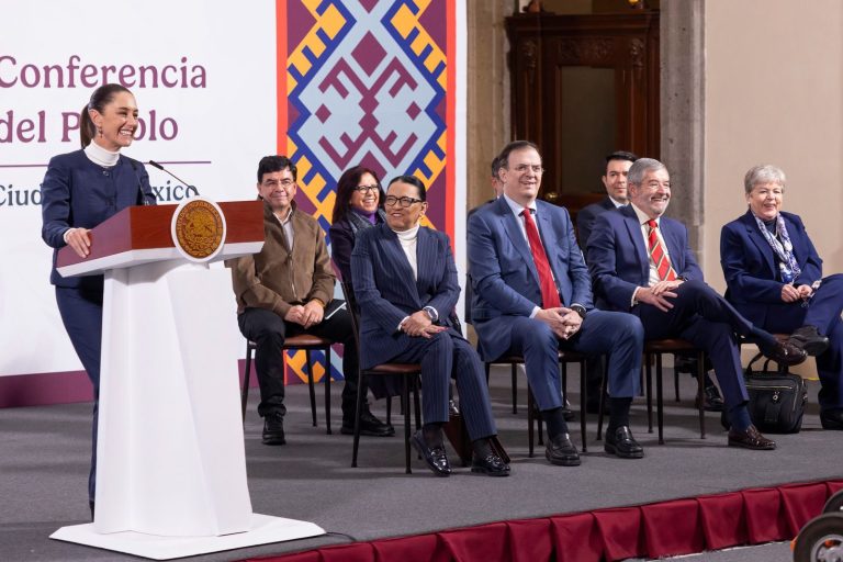 Suspenden aranceles por un mes entre Estados Unidos y México