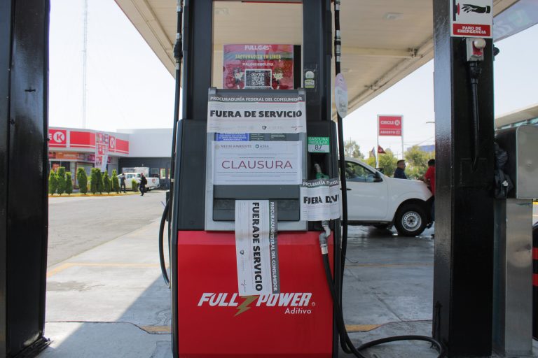 Clausuran más gasolinerías en Puebla por litros incompletos y combustible adulterado