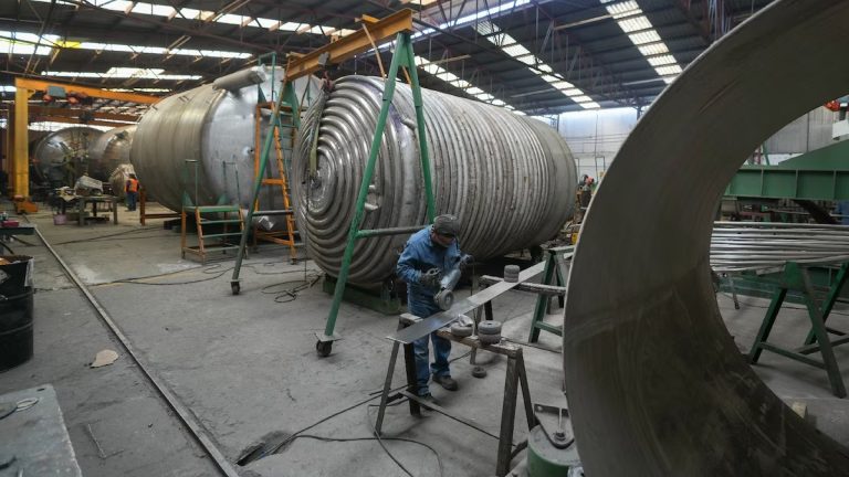 Sheinbaum no tomará medidas inmediatas contra EE.UU. por aranceles al acero y aluminio