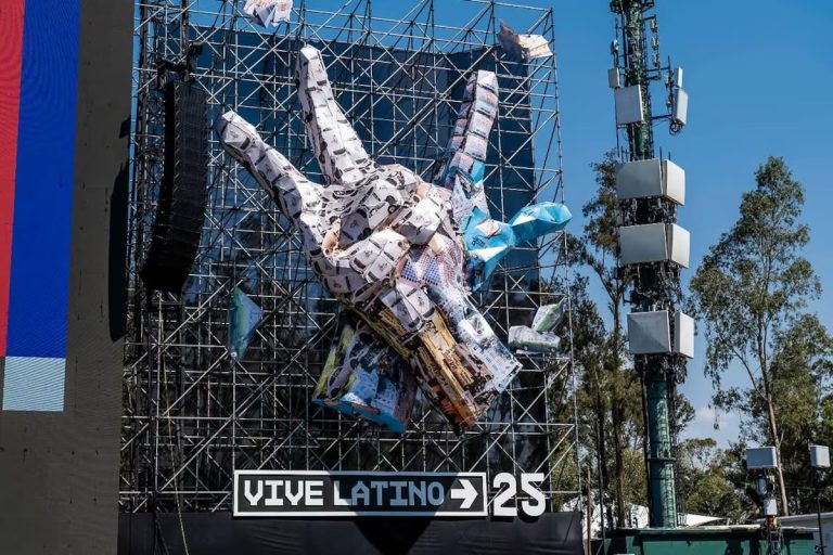 Vive Latino 2025: costos elevados de bebidas causan furor en las redes sociales