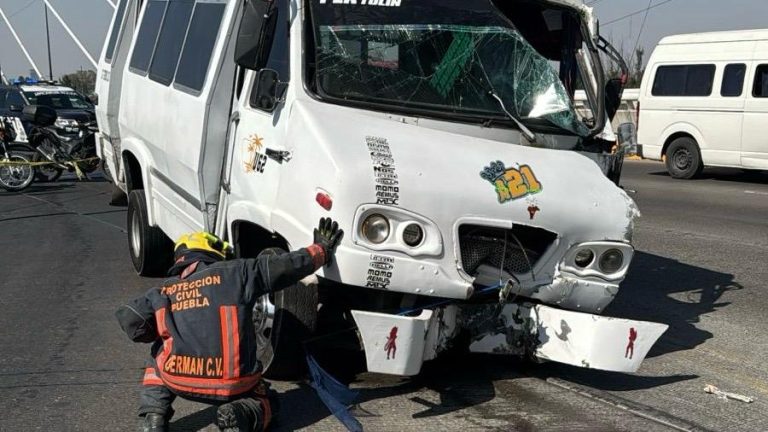 Ocho personas lesionadas por accidente en transporte público