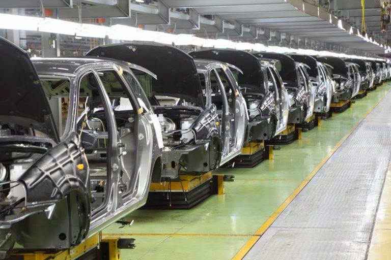 México busca negociar un ‘trato especial’ ante los aranceles del 25% sobre autos exportados a Estados Unidos, afirma Ebrard