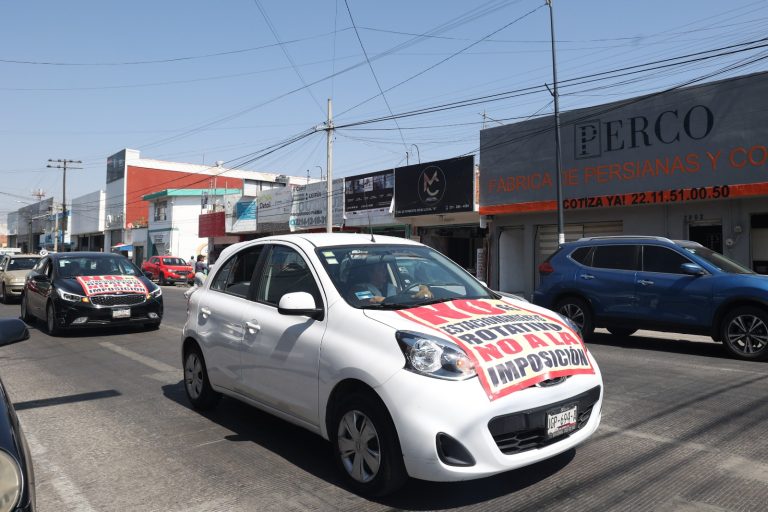 Habitantes se manifiestan en contra de los parquímetros