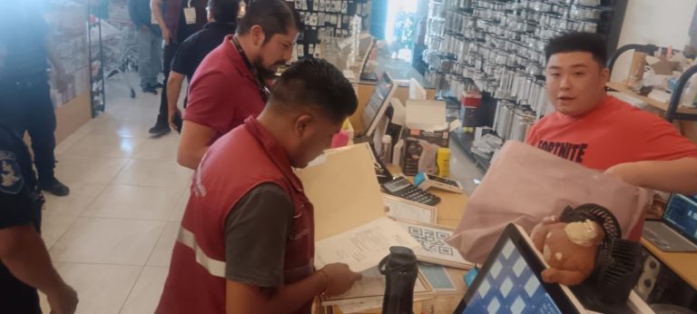 Clausura gobierno tiendas de importaciones por incumplir derechos laborales