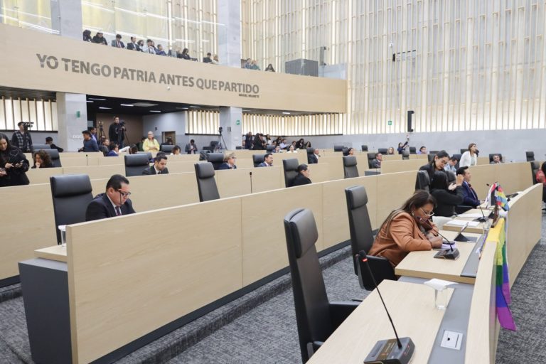 Diputados de oposición piden regresar el fuero