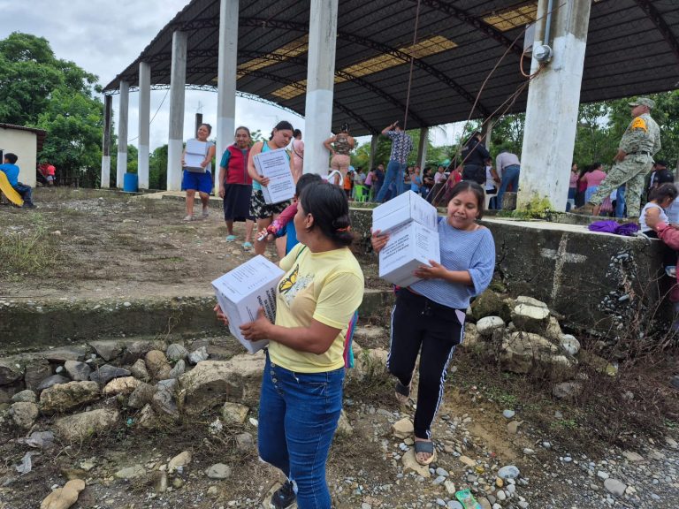 Se desborda el río de Pantepec; entregan apoyos