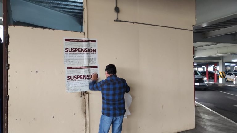 Suspenden autolavado en Angelópolis tras denuncia por cobro excesivo