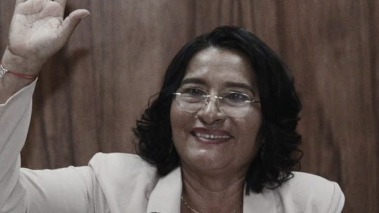 Sancionan a periodista por violencia política de género contra Abelina López