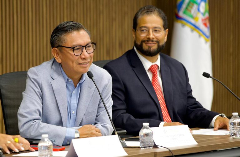 Presenta José Luis Figueroa programas de apoyo para estudiantes de la zona sur