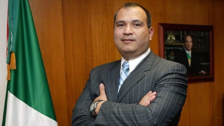 Sheinbaum prevé la deportación de Carlos Treviño Medina, exdirector de Pemex, detenido en EE. UU.
