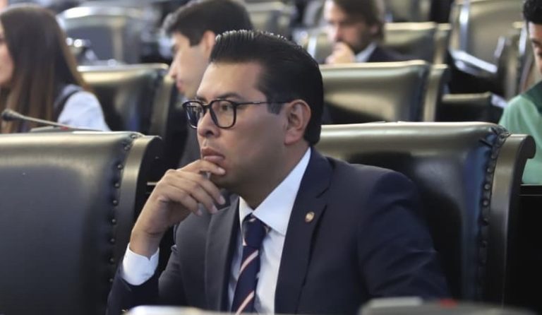 Néstor Camarillo renuncia al PRI y dice que será “ciudadano”