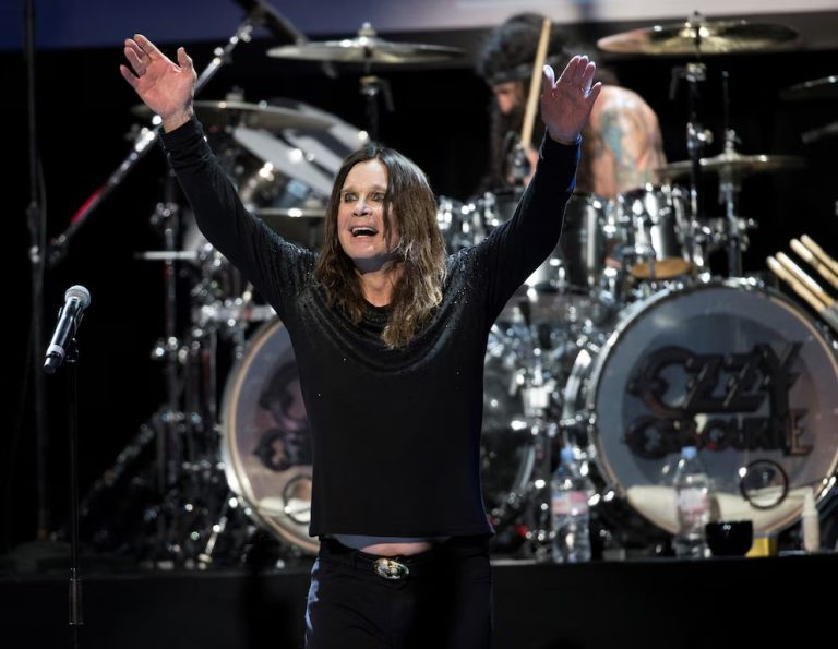 La familia de Ozzy Osbourne pide la suspensión del estreno de su documental