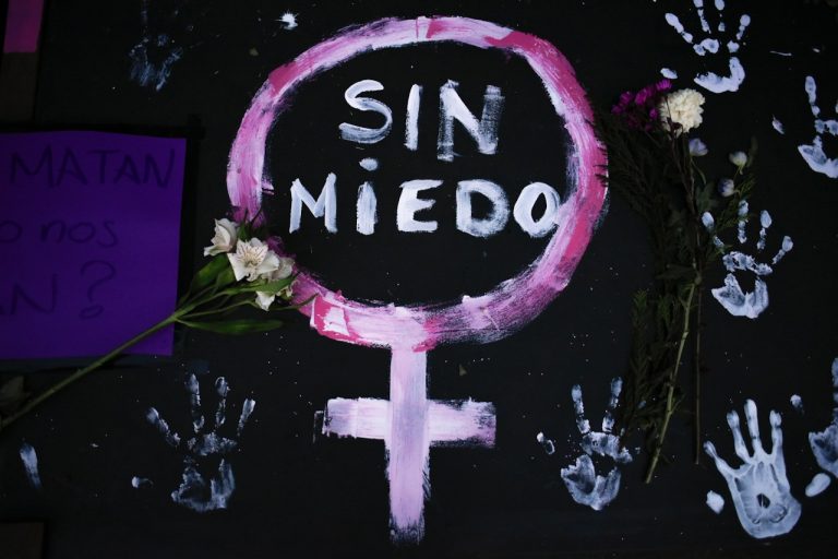 Puebla reporta baja del 51.6% en feminicidios; persisten otros delitos