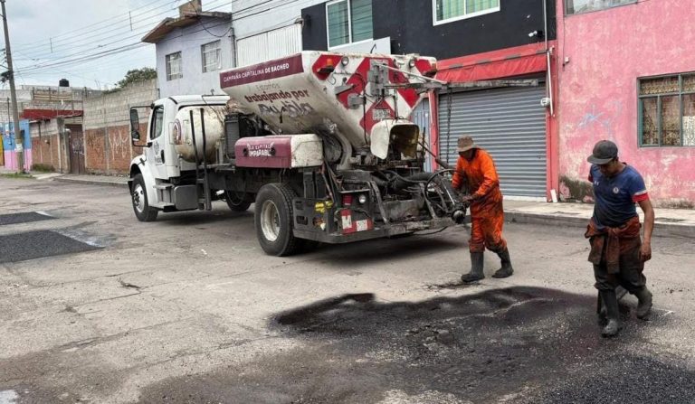 Fortalece Gobierno de la Ciudad la campaña Bacheando Puebla, suma maquinaria de bacheo en frío