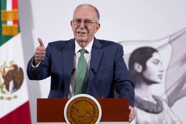 El Gobierno Federal  prohíbe 35 sustancias químicas en cultivos