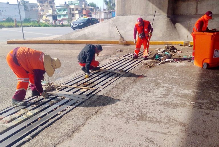 Realiza Gobierno de la Ciudad limpieza de alcantarillas en la Central de Abasto, en temporada de lluvias