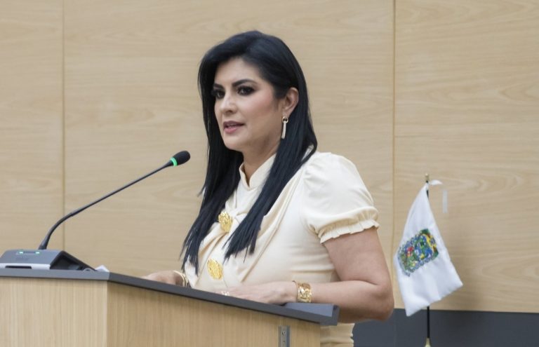 No me voy del PRI: Delfina Pozos