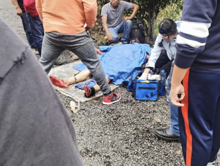 Explosión de pipa cierra la autopista México–Puebla; un lesionado grave
