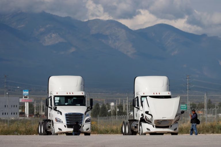 Trump declara que el arancel del 25% a camiones importados comenzará el 1 de noviembre: México será el más impactado
