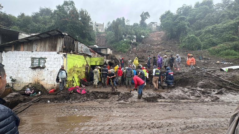 Fallecen 13 personas por lluvias en la Sierra Norte de Puebla
