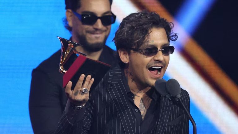 Christian Nodal expresa su interés en una colaboración con Carlos Rivera
