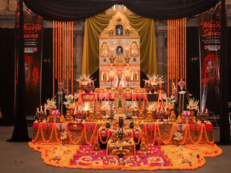 Más de 100 mil personas visitaron la ofrenda del Palacio Municipal durante el Festival “La Muerte es un Sueño”