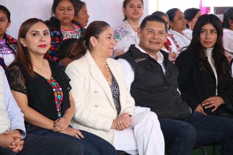 Fortalecemos comunidades para que visitantes se enamoren de Puebla: Laura Artemisa