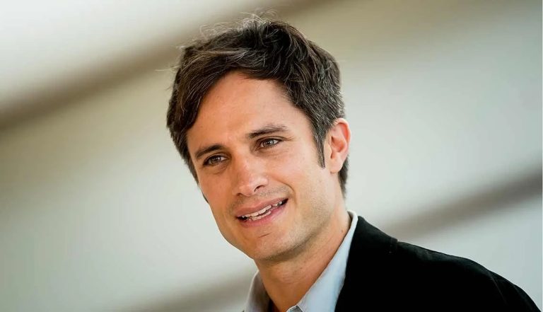 Francia reconoce la trayectoria de Gael García Bernal con la Orden de las Artes y las Letras