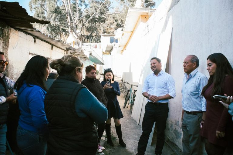 Villegas acude a la inauguración del techado de la Primaria Aquiles Serdán en Tecamachalco
