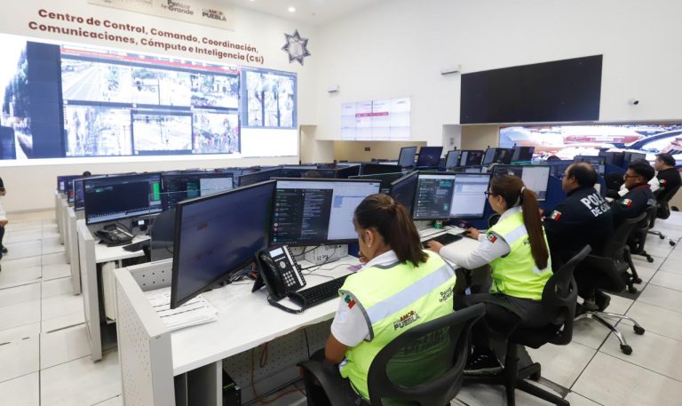 Más de 17 mil mujeres marcharon en el 8M en Puebla con saldo blanco  