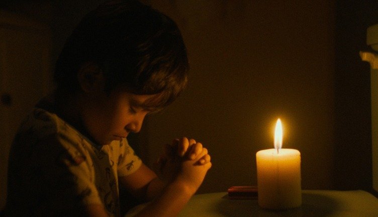 ‘El diablo fuma…’: ópera prima de Ernesto Martínez Bucio retrata el abandono parental desde la mirada de la infancia