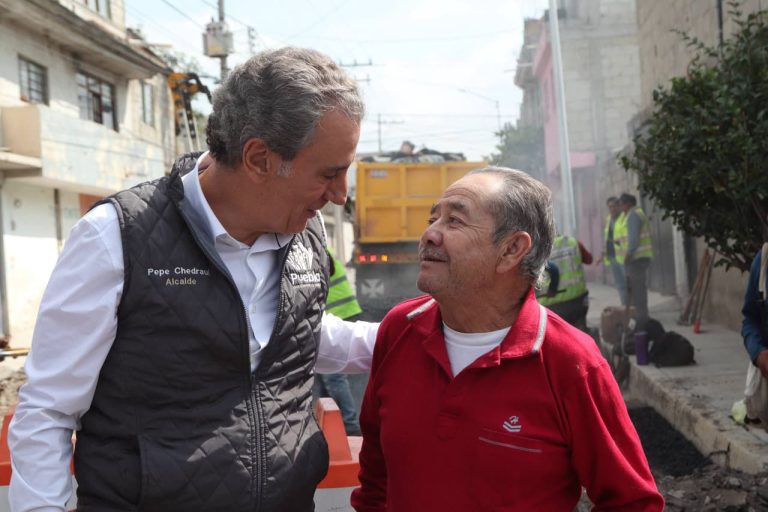 Supervisa Pepe Chedraui trabajos de bacheo en Bosques de Santa Anita