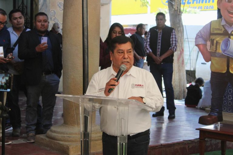Gobierno de Puebla atiende a 320 personas en solicitudes de infraestructura