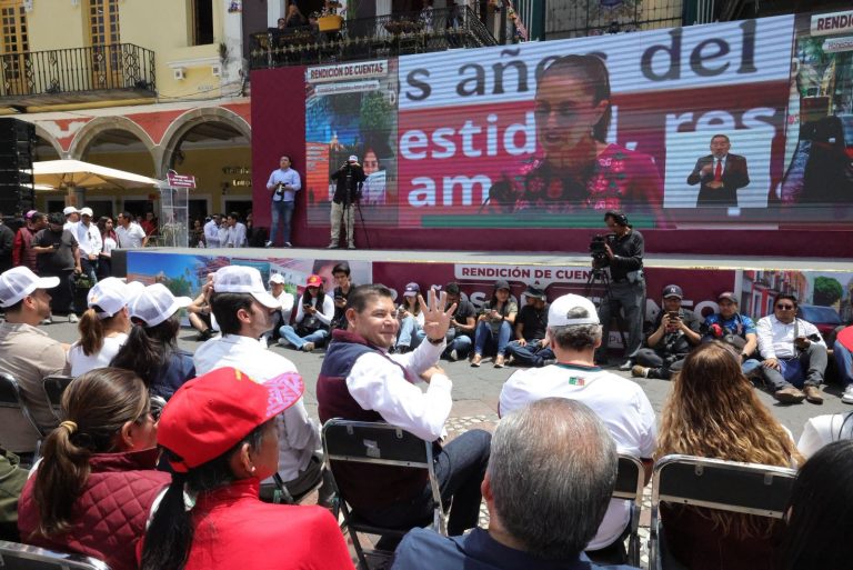 Puebla reúne 37 mil personas en el zócalo de la capital a dos años de la 4T