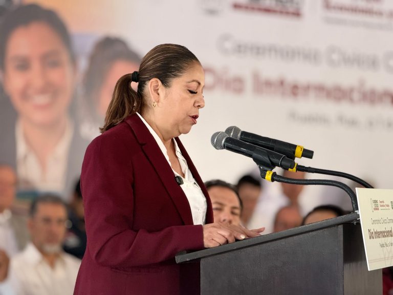 Un sindicalismo fuerte construye con democracia y defiende con honestidad a sus bases: Laura Artemisa