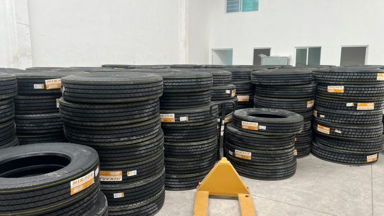 Mega recuperación: hallan tractocamiones y casi 200 llantas robadas