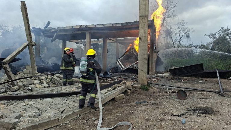 Explosión de cuatro autotanques de gas en Tepeaca obliga a evacuar a 2 mil personas