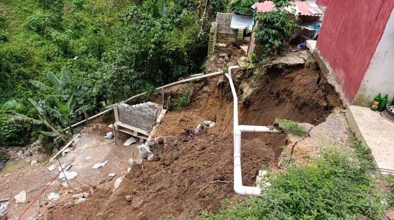 Atiende Gobierno del Estado deslizamiento de ladera en Xicotepec