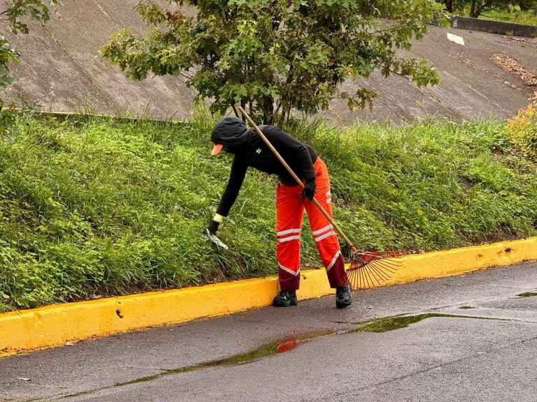 Gobierno de Pepe Chedraui mantiene limpios los alrededores del Estadio Cuauhtémoc tras evento deportivo