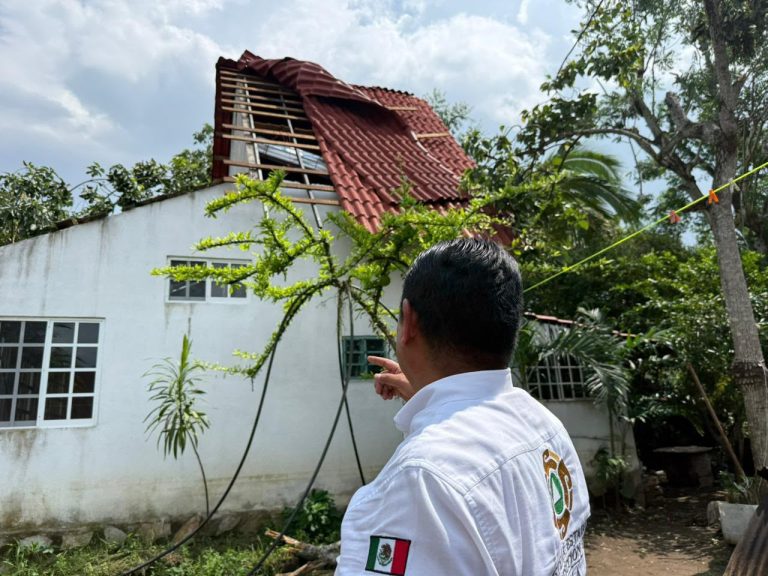 Gobierno de Puebla entrega apoyos a familias afectadas en Xicotepec