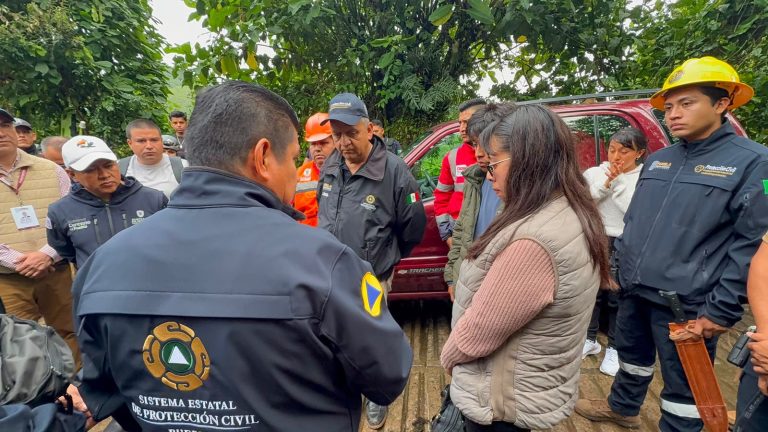 Familia queda atrapada en gruta de Cuetzalan; rescatan a tres