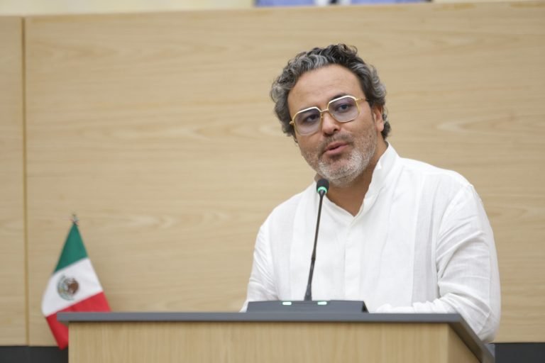 Una “aberración” del arzobispo afirmar que el Congreso busca cambiar el sexo de menores: Zatárain