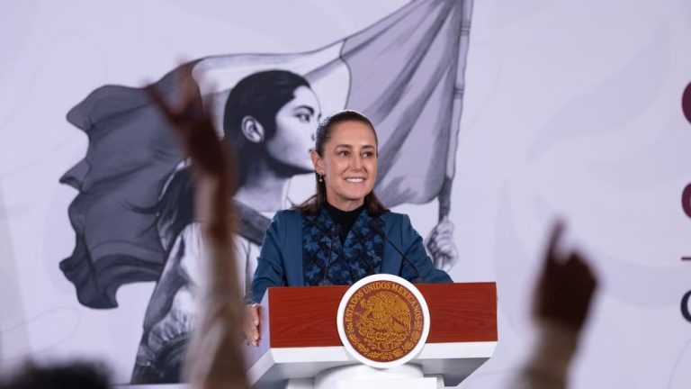 Entre críticas por ‘venerar a Cortés’, Sheinbaum defiende el significado histórico del Paso de los Pueblos Indígenas