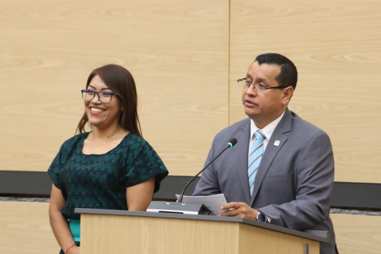 Leonela Martínez y Elías Lozada impulsan iniciativa para la disminución progresiva de animales abandonados