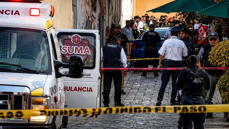 Vehículo arrolla a 15 personas en pleno centro de Zacatlán; conductor es detenido